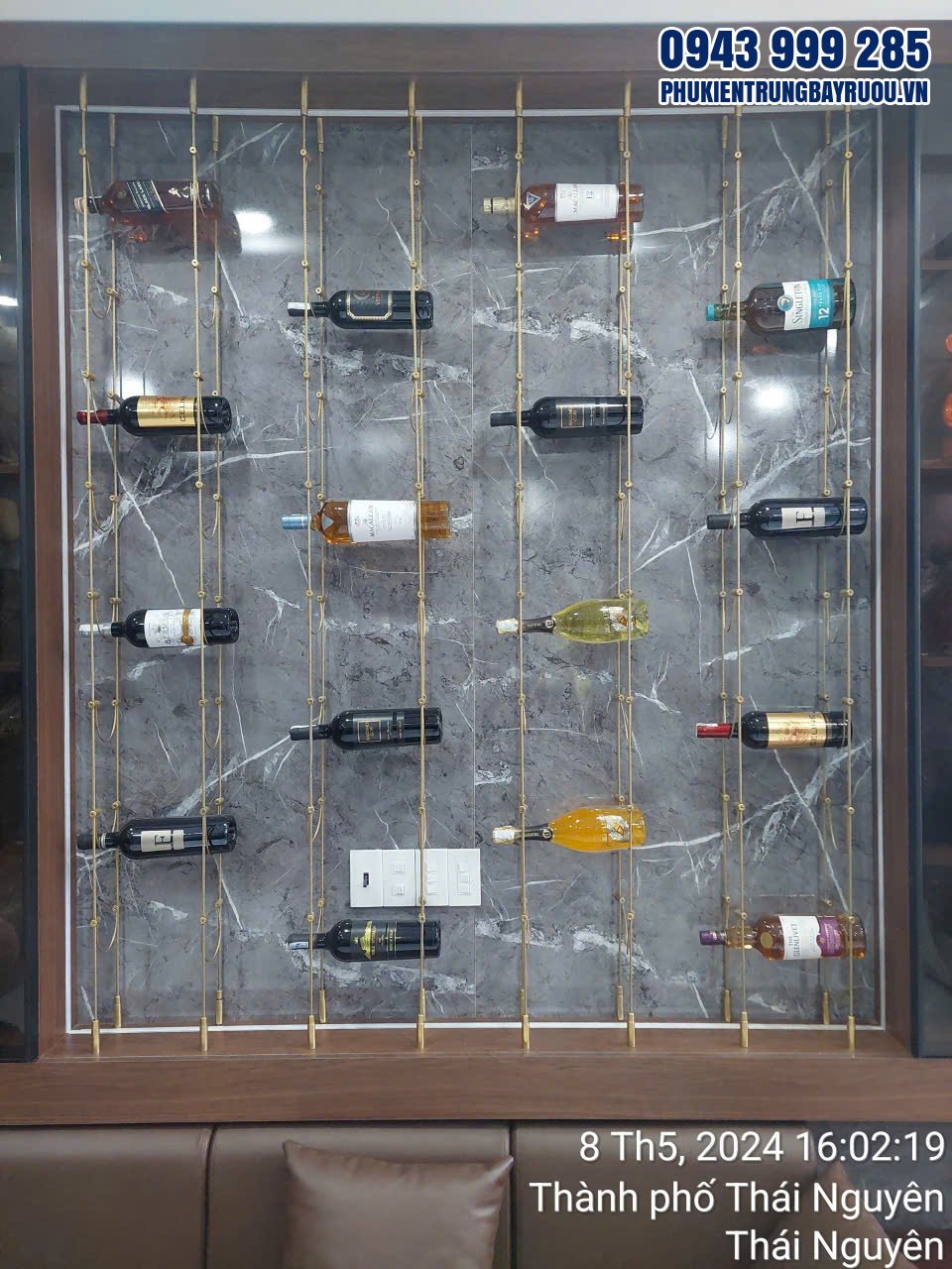 Kệ tủ rượu treo dây cáp lắp đặt tại nhà anh Linh ở Thái Nguyên Kệ tủ rượu treo dây cáp lắp đặt tại nhà anh Linh – Thái Nguyên