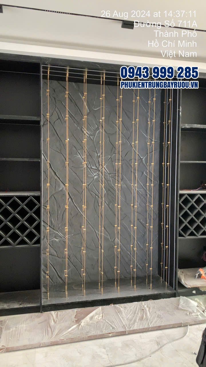 Kệ tủ rượu treo dây cáp lắp đặt tại nhà anh Long – TP.HCM Kệ tủ rượu treo dây cáp lắp đặt tại nhà anh Long – TP.HCM