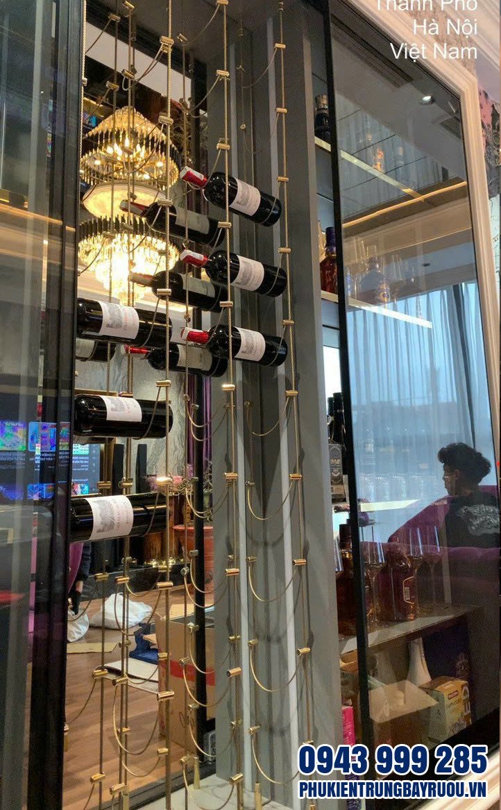 Kệ tủ rượu treo dây cáp lắp đặt tại nhà anh Phong – Hà Nội