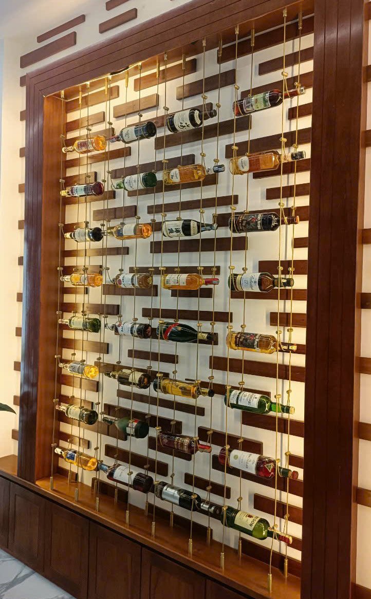 TU KE TREO RUOU BANG DAY CAP CAO CAP - TRU DONG NGUYEN KHOI